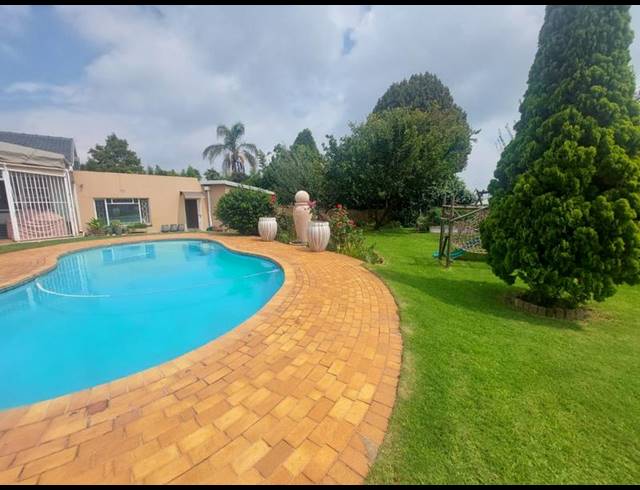 6 BEDROOM HOUSE FOR SALE IN GREENHILLS